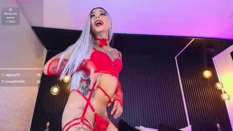 Snapshot of holly_kat chatting on 26, 10, 2025 April online show from 26, 10, 2025