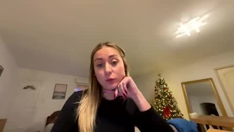 hollyandelon online show from 4, 12, 2025