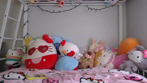 Holly Kitty online show from 9, 9, 2025