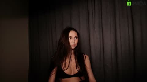 Snapshot of hollyextra chatting on 2, 11, 2025 hollyextra online show from 2, 11, 2025