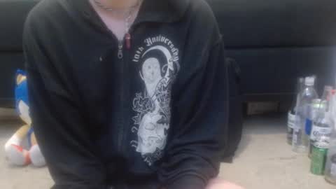 Holly Hawkes online show from 16, 9, 2025