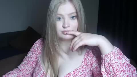 hollykira online show from 8, 5, 2026