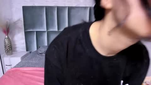 Snapshot of hollypeach_ chatting on 30, 6, 2026 hollypeach_ online show from 30, 6, 2026