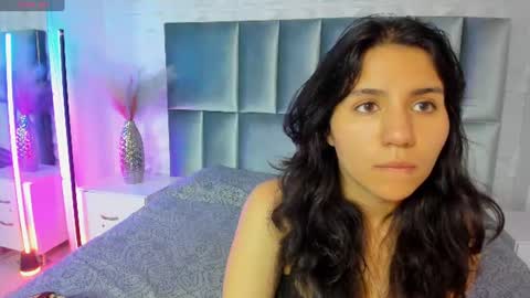 Snapshot of hollypeach_ chatting on 6, 7, 2026 hollypeach_ online show from 6, 7, 2026