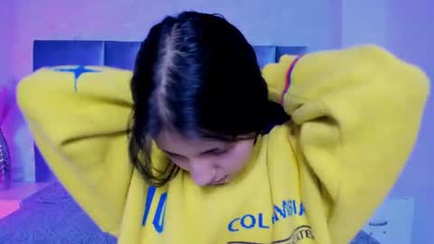 Snapshot of hollypeach_ chatting on 20, 7, 2026 hollypeach_ online show from 20, 7, 2026