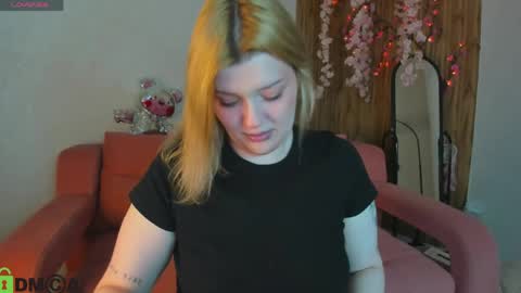 Holly online show from 7, 4, 2026