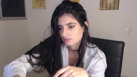 hollyshit_ online show from 18, 2, 2025