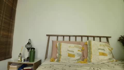 hollyshit_ online show from 16, 9, 2025