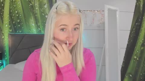 Snapshot of hollytaillor chatting on 4, 2, 2026 HollyTaillor online show from 4, 2, 2026