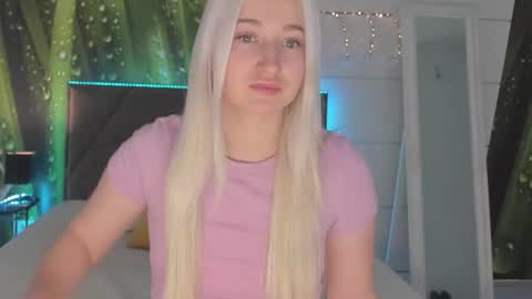 Snapshot of hollytaillor chatting on 2, 3, 2026 HollyTaillor online show from 2, 3, 2026