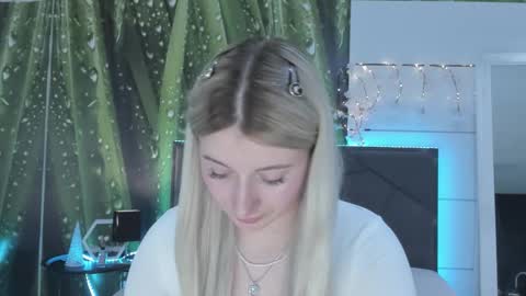 Snapshot of hollytaillor chatting on 12, 5, 2026 HollyTaillor online show from 12, 5, 2026
