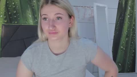 Snapshot of hollytaillor chatting on 24, 5, 2026 HollyTaillor online show from 24, 5, 2026
