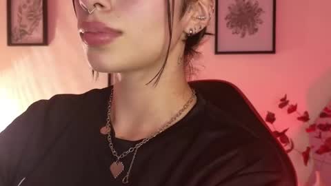 Snapshot of hollyxx_ chatting on 5, 5, 2026 holly online show from 5, 5, 2026