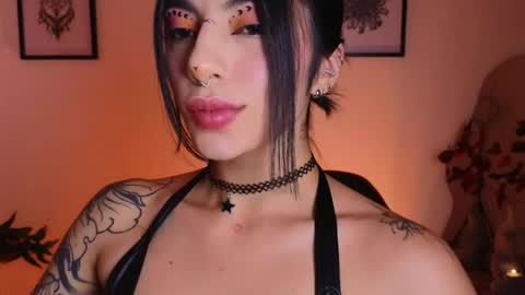 Snapshot of hollyxx_ chatting on 7, 6, 2026 holly online show from 7, 6, 2026