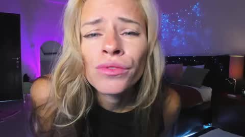 Snapshot of holy_khloe chatting on 2, 3, 2025 Kira Purrr online show from 2, 3, 2025