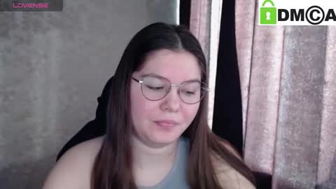 Welcome guys  Pleasure to see you all here  My name is MichaelaTip menu is active Private is open  online show from 20, 2, 2026