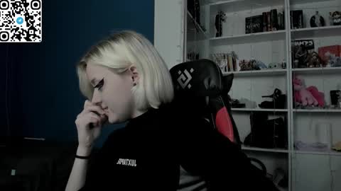 Snapshot of holy_mistresss chatting on 23, 12, 2025 holy_mistresss online show from 23, 12, 2025