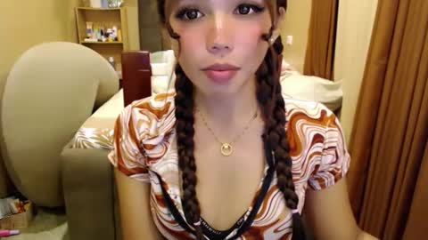 Snapshot of holy_molly1 chatting on 31, 5, 2026 holy_molly1 online show from 31, 5, 2026