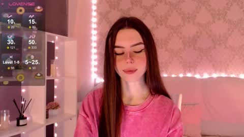 Snapshot of holymiax chatting on 5, 10, 2025 Mia online show from 5, 10, 2025