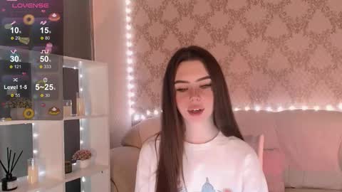 Snapshot of holymiax chatting on 17, 11, 2025 Mia online show from 17, 11, 2025