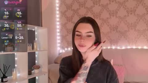 Snapshot of holymiax chatting on 18, 11, 2025 Mia online show from 18, 11, 2025