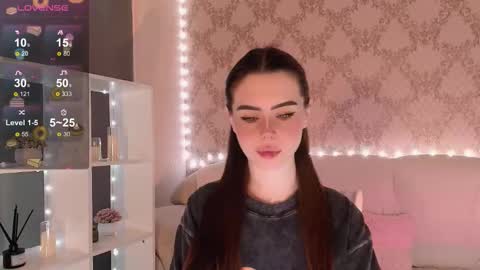 Snapshot of holymiax chatting on 28, 11, 2025 Mia online show from 28, 11, 2025