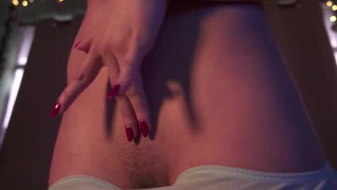 Snapshot of honeeeey_ chatting on 13, 12, 2025 honeeeey_ online show from 13, 12, 2025