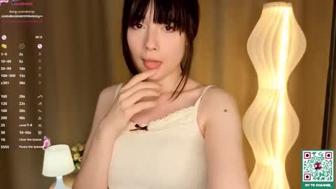 Snapshot of honeey_beee chatting on 25, 10, 2025 May online show from 25, 10, 2025