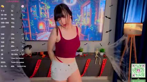 Snapshot of honeey_beee chatting on 2, 11, 2025 May online show from 2, 11, 2025