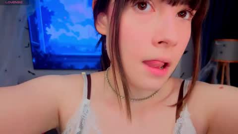 Snapshot of honeey_beee chatting on 3, 11, 2025 May online show from 3, 11, 2025