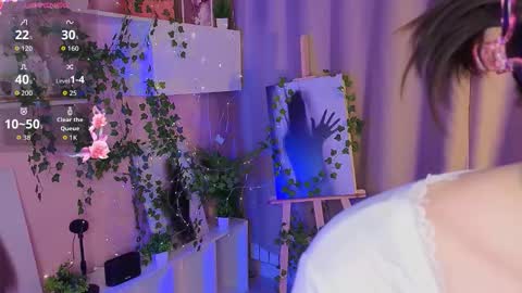 Snapshot of honeey_beee chatting on 12, 11, 2025 May online show from 12, 11, 2025