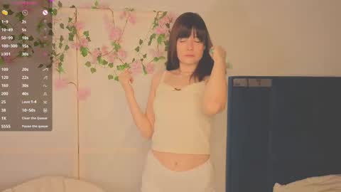 Snapshot of honeey_beee chatting on 27, 11, 2025 May online show from 27, 11, 2025