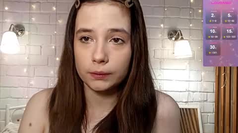 Snapshot of honeey_beee chatting on 14, 12, 2025 May online show from 14, 12, 2025