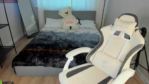 Snapshot of honey_cherrry chatting on 11, 4, 2026 Honey online show from 11, 4, 2026