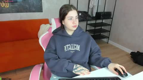 Snapshot of honey_cherrry chatting on 19, 4, 2026 Honey online show from 19, 4, 2026