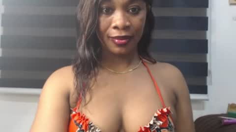 Snapshot of honey_dollxx chatting on 28, 6, 2026 Flora online show from 28, 6, 2026