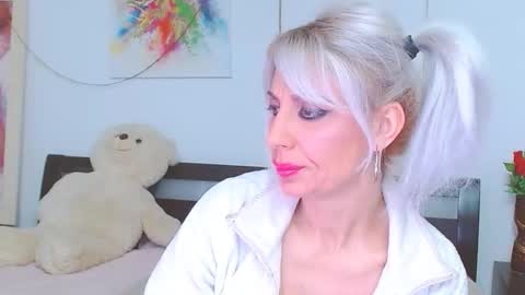 Snapshot of honey_lara chatting on 4, 2, 2026 honey_lara online show from 4, 2, 2026