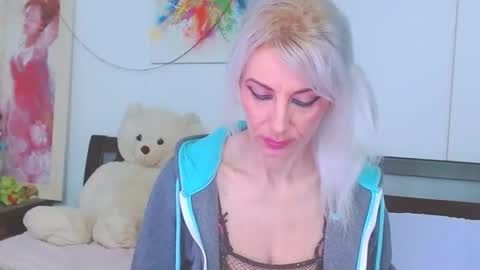 Snapshot of honey_lara chatting on 6, 3, 2026 honey_lara online show from 6, 3, 2026