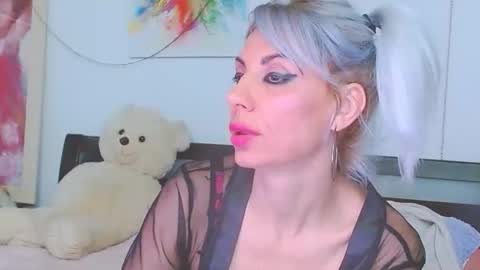 Snapshot of honey_lara chatting on 12, 3, 2026 honey_lara online show from 12, 3, 2026