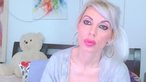 Snapshot of honey_lara chatting on 29, 3, 2026 honey_lara online show from 29, 3, 2026
