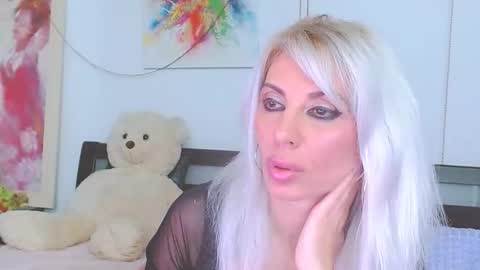 Snapshot of honey_lara chatting on 3, 4, 2026 honey_lara online show from 3, 4, 2026