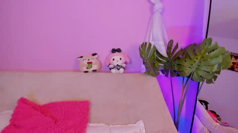 Snapshot of honey_m0on chatting on 17, 4, 2026 Milenka online show from 17, 4, 2026