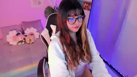 Snapshot of honey_m0on chatting on 30, 6, 2026 Milenka online show from 30, 6, 2026