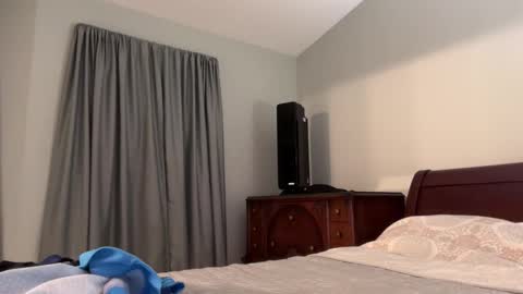 honey_man14 online show from 2, 4, 2026