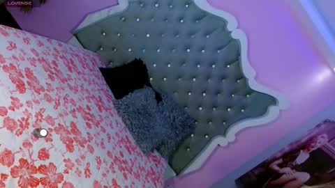 honey_moontsts online show from 9, 3, 2026