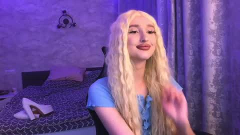 honey_sunset online show from 14, 9, 2025