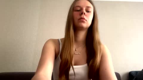Snapshot of honeyaskren chatting on 15, 5, 2026 Klara online show from 15, 5, 2026