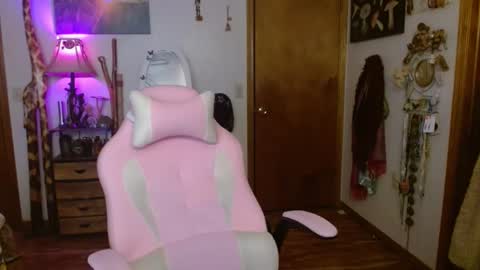 Honey Bee online show from 16, 12, 2024