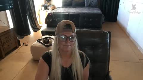 honeybuhnny online show from 13, 3, 2026