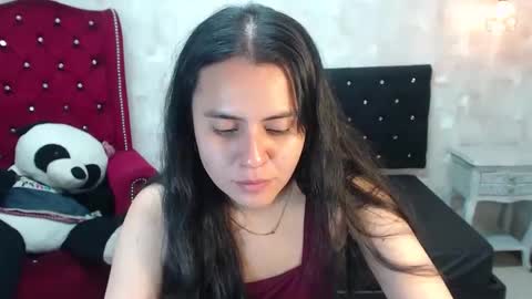 Snapshot of honeybuu_ chatting on 6, 5, 2026 Emily online show from 6, 5, 2026